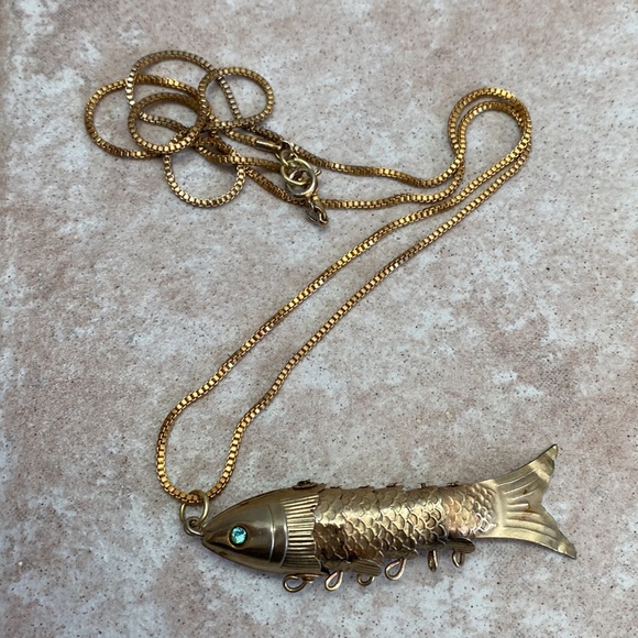 Jewelry - Unsigned Vintage Gold Tone Fish Pendant
